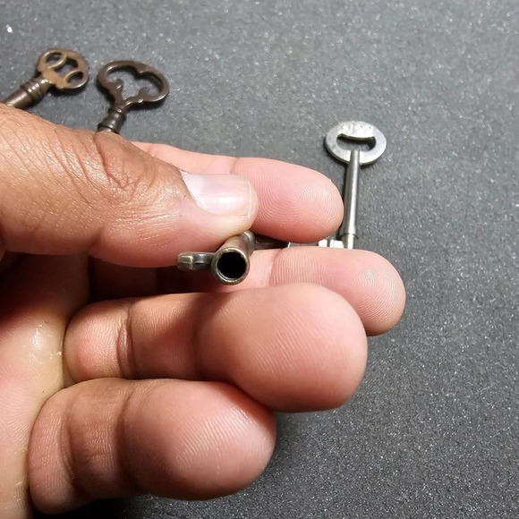 LOT OF 4 VINTAGE OPEN BARREL SKELETON KEYS BOW FANCY ORNATE  ANTIQUE - Picture 7 of 11